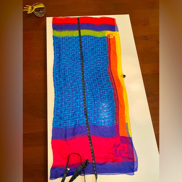 Fendi oversized silk scarf/ wrap Multi colored pink,blue,red,yellow, orange. - Picture 8 of 16